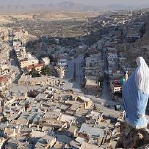 Prière des jeunes arméniens catholiques de Qamishli pour la Paix en Syrie