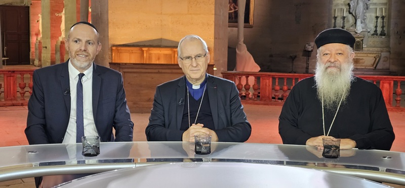 les 3 avec pere Moussa